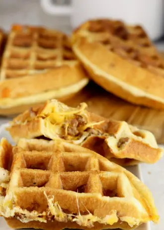 WAFFLE STFD SAUSAGE & CHEESE / 108/2.2OZ / SNCKNWF