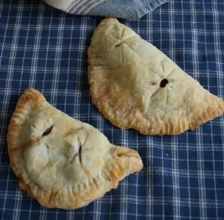 PIE FRIED COCONUT FROZEN HALF MOON SHAPE