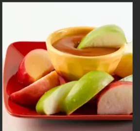APPLE RED AND GREEN SLICED W/DIP CUP CARAMEL DIP DEL MONTE FRESH   6/5 OZ